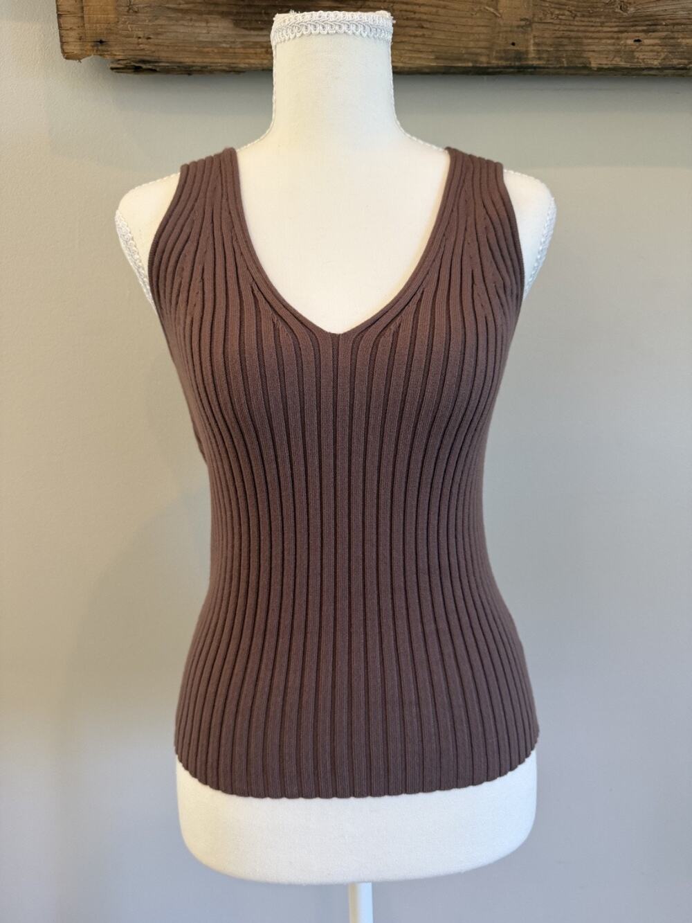 Brown ribbed sweater v neck tank (S)